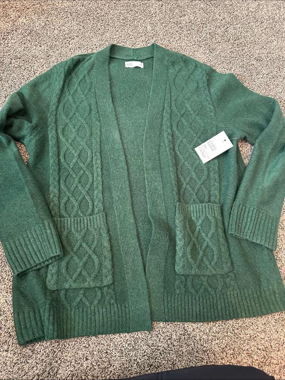 NWT Beautiful, Soft Forest Green Cardigan Sweater Size L.